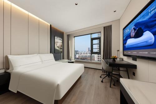 Atour Hotel Quanzhou Nan'an Shuitou Anping Bridge