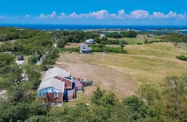 Attached Apartment Near It All. Organic Farmstead. Stunning Views. Pet-friendly.