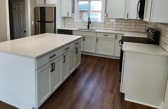 Attention Racers - Beautiful Home 3 Blocks from Great Marsh Park!