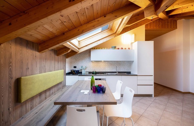 Dachgeschosswohnung Apartment Groppello mit Bergblick und WLAN; Parkplatz vorhanden
