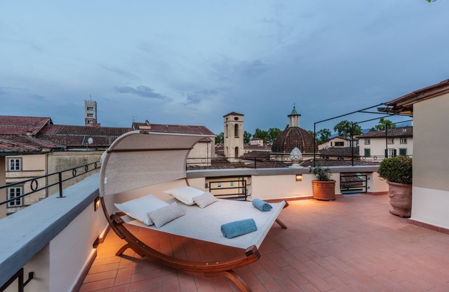 Attico esclusivo con grande terrazza e vista panoramica sulla città di Lucca