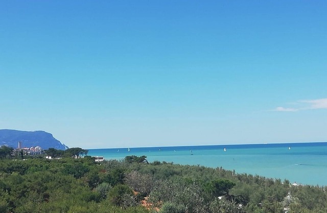 Attico Panoramico CON Ampie Terrazze SUL Mare Posizionato Sulla Spiaggia