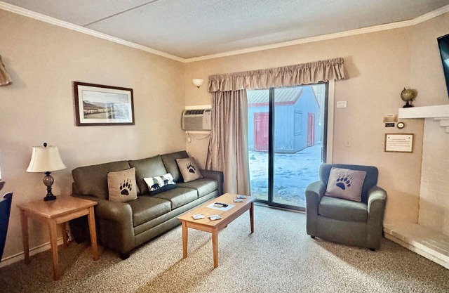 Attitash First Floor Studio Sleeps 4