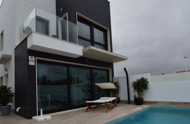 Luxuriöse Ferienwohnung mit privatem Pool am Meer in Murcia