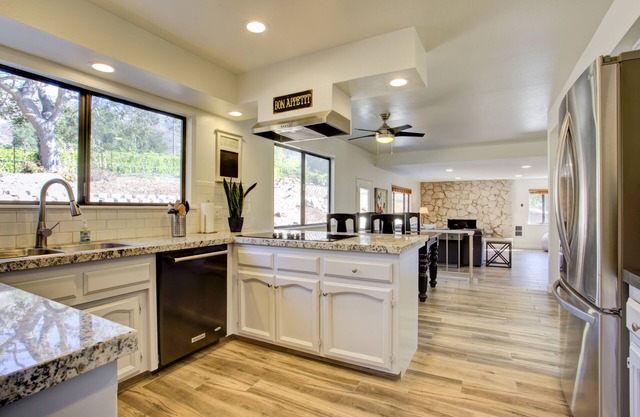 Attraktives modernes Haus mit 4 Schlafzimmern und 3 Bädern 10 Personen max. Absolut keine Partys