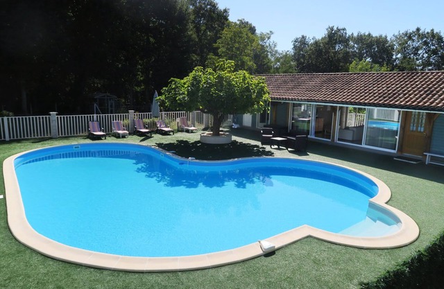 Hübsches, klimatisiertes Ferienhaus mit 3-Sterne-Pool