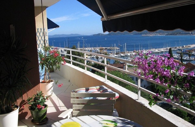 Attraktives vollausgestattetes Apartment, Meerblick, nahe Strand und Ortszentrum