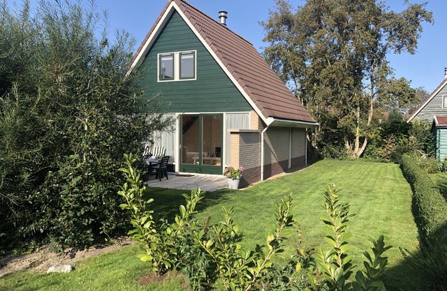 Strandnahes Ferienhaus mit Kamin, schöner Küche und Gemeinschaftspool