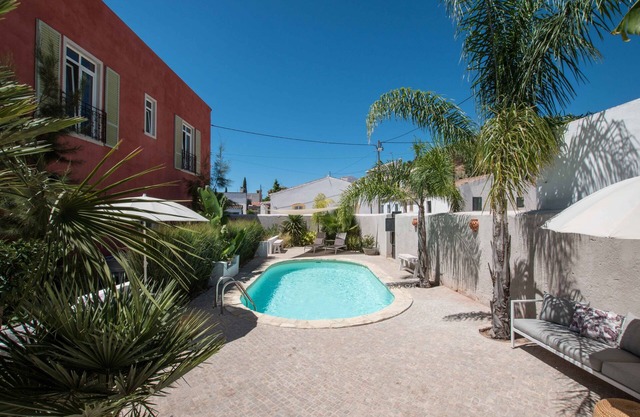 Attractive Villa for Families / Groups with nice Garden and Pool