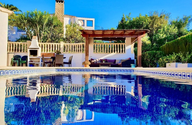 Attractive villa for rent in Moraira with spacious terrace and wide view.