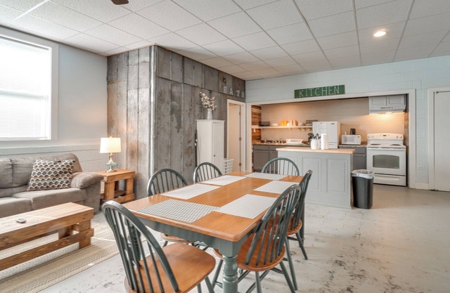 Tennessee Riverside Retreat: Shared Fire Pit!