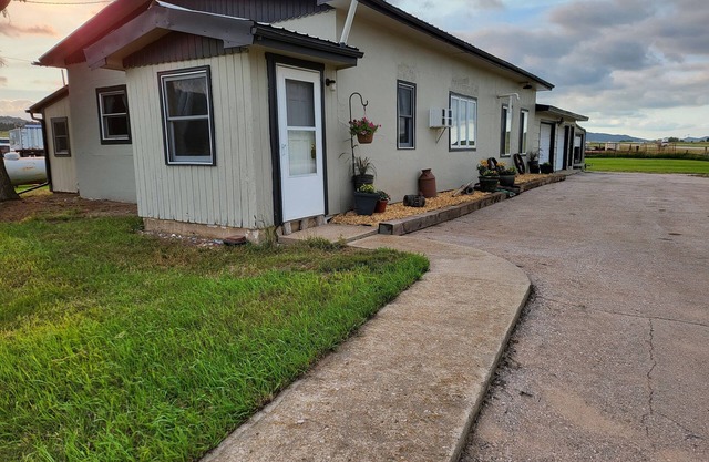 ATV Dream, 2bedroom home, 2 car garage, national forest trails & trailer parking