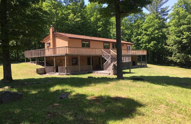 Whitefish Lodge am Ufer des Laughing Whitefish River, 40 Acres, sehr privat
