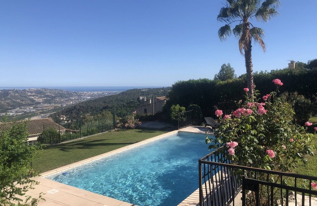 Au Centre de la Côte Dazur Villa Familiale Avec Piscine au Calme