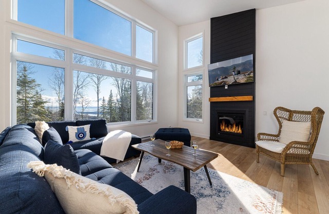 Au Clair de Lune 103 | Spa, BBQ, Trail Access