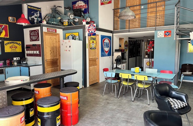 In der Loft Garage mit Schwimmbad