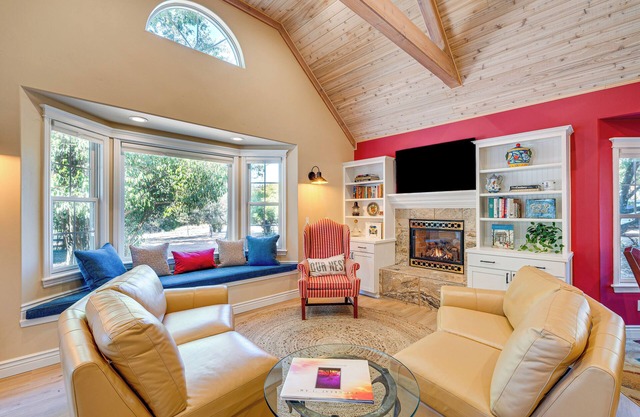 Auburn Farmhouse w/ Fireplace, Close to Wineries