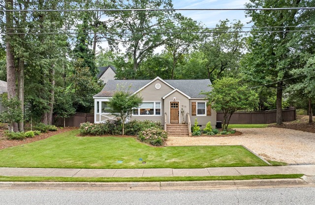 Auburn Gem w/ Dreamy Backyard!