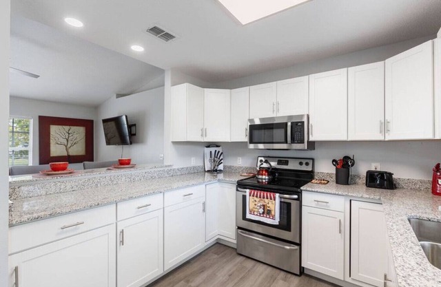Auburndale Getaway Luxurious Style Open Floorplan