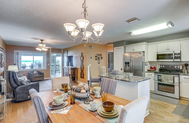 Auburndale Vacation Rental w/ Yard & Lake Views