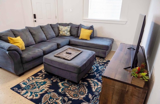 Audubon House Apt. 4: 1bd/1ba