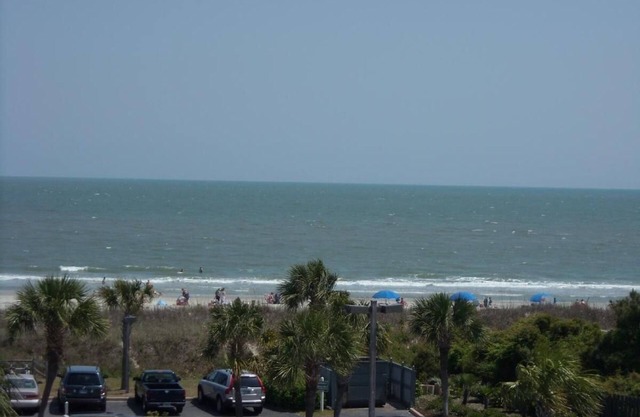 17.-31. AUGUST VERKAUF: Oceanft, 50 m zum Strand, UMGESTALTET MIT MASTER SHOWR, WFI, 2POOLS, 3FLAT