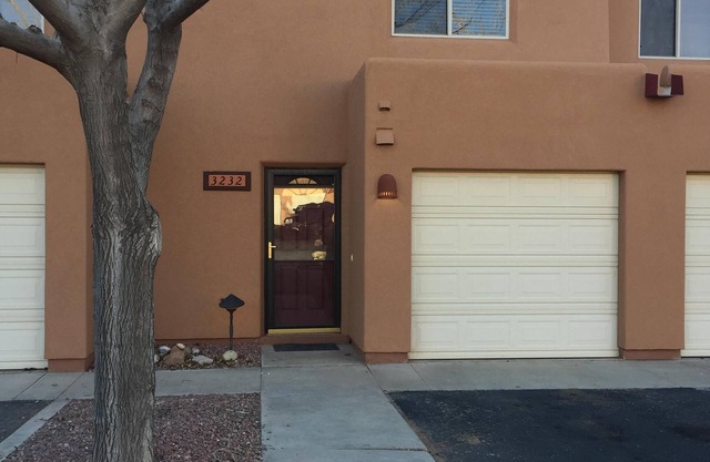 Nov Rabatte !! Moab Solano Vallejo Condo, 6 Personen, Außenpool