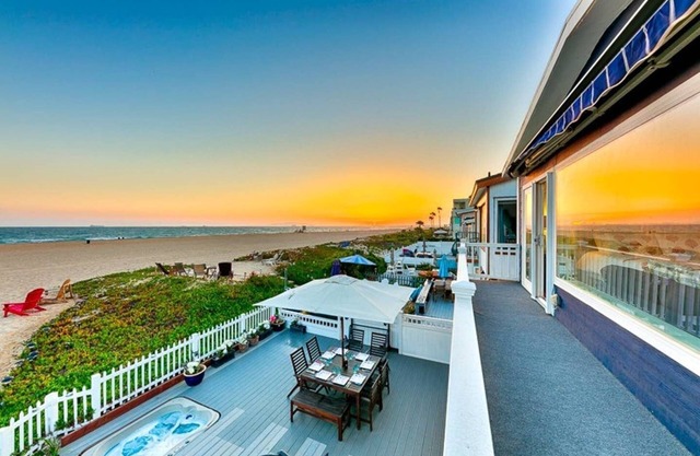 June 10% OFF - Waterfront Beach Home w/ Amazing Views, Jacuzzi + Deck