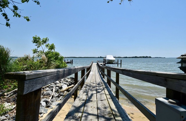 Rent 4 Nites, 5th Nite FREE! Waterfront, Dock, Hot Tub, Oxford Ferry.