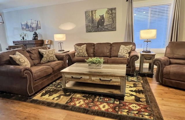 Beautiful Downtown Gatlinburg Smokey mountain condo