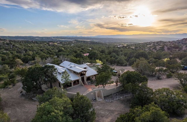 April Special! 5BR/4BA retreat on private 5 acres in scenic foothills, book now!