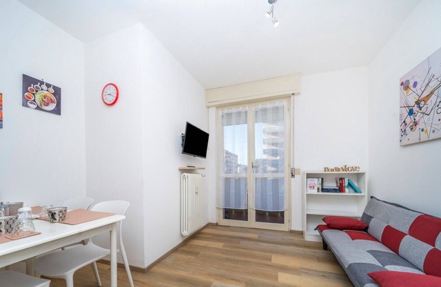 Aunt Dina APT - with Balcony & Private Garage