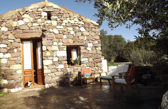 das Haus der Tante Luisa auf Sardinien, zwei Minuten vom Meer entfernt,