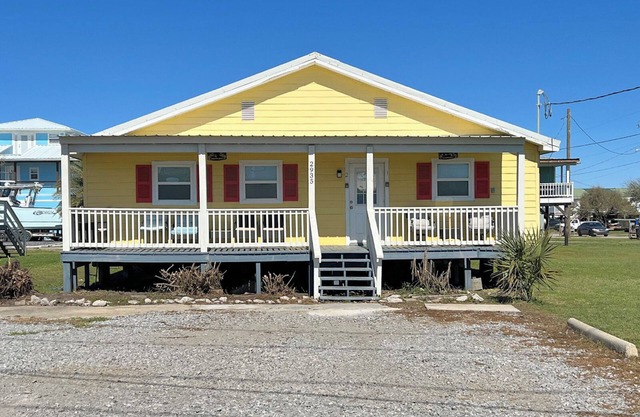 Auralee Unit 1 - Beach Access - Island Realty