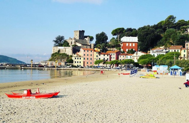 Aurora: Beach-5 Terre-trekking-excursions-relax