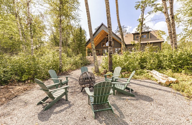 Aurora Lakeside Retreat