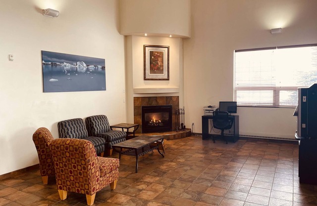 Aurora Park Inn & Suites