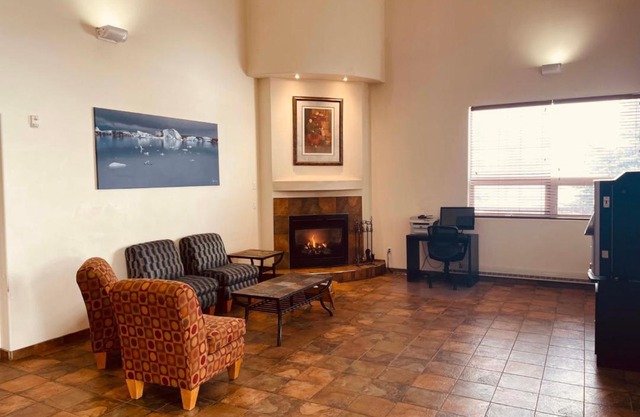 Aurora Park Inn & Suites