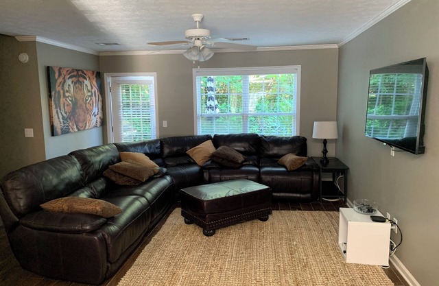 AUsome condo - 2BR/2.5BA - Selling 205-516-1222