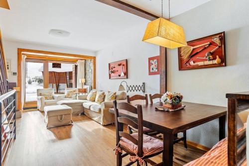 Austen - Chalet by Cardi Suites