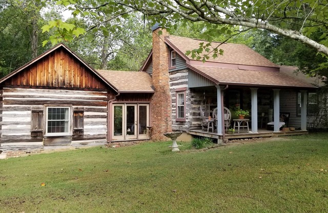 Authentic 1800s Century Kentucky Log Cabin Land Bewteen the Lakes