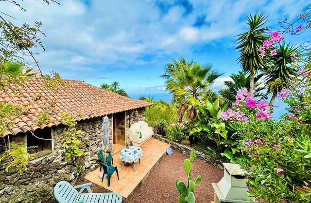 SABINA - Authentische kanarische Casita, tropischer Garten & Traumblick