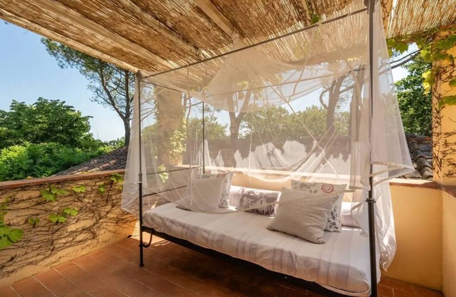 Authentic country house in the heart of Tuscany with bio pool and garden