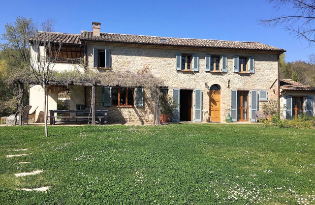 Authentisches, freistehende Villa mit Pool 25 km Fahrt vom Meer