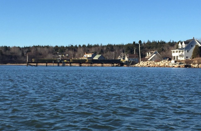 Authentisches Generationen Hering und Hummer Fischerhaus mit Blick auf den Leuchtturm