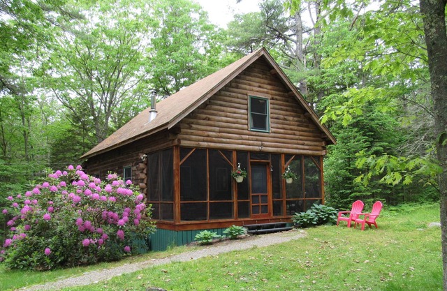 Probieren Sie unsere "authentische" Blockhütte in Maine, eine neue Ferienunterkunft in Boothbay Harbor
