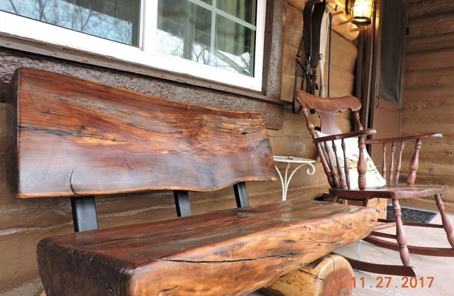 Authentische Blockhütte, 1, 25 Acres, Seasonal Creek, Kamin! 1. 6 Meilen zum Platz