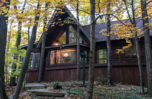Authentic Log Cabin Gated Community w/ Access Lake Michigan & South Haven