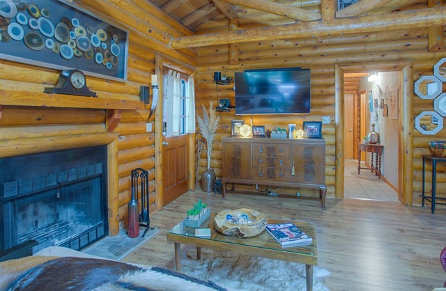 Authentic log cabin on Cedar Creek Lake - spectacular views from all 3 decks