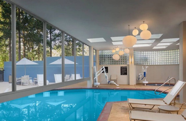 Authentic Oregon Experience! Pool, Parking, Near Portland Japanese Garden